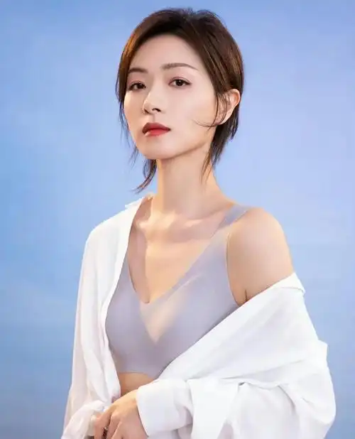 万茜高清美艳动人写真,娇俏可人!__财经头条