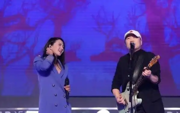 原来是他与谭维维结婚,被称为"不老男神",在海拔5600米求婚