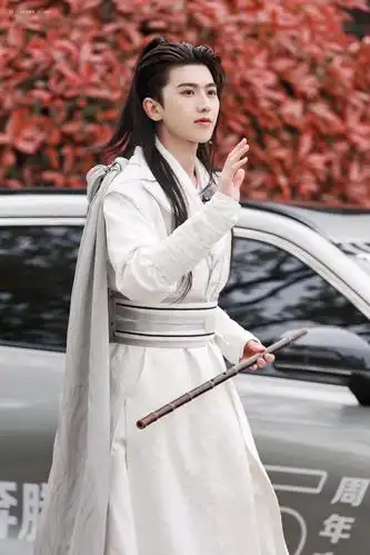 蔡徐坤跑男白衣造型好绝陌上人如玉公子世无双