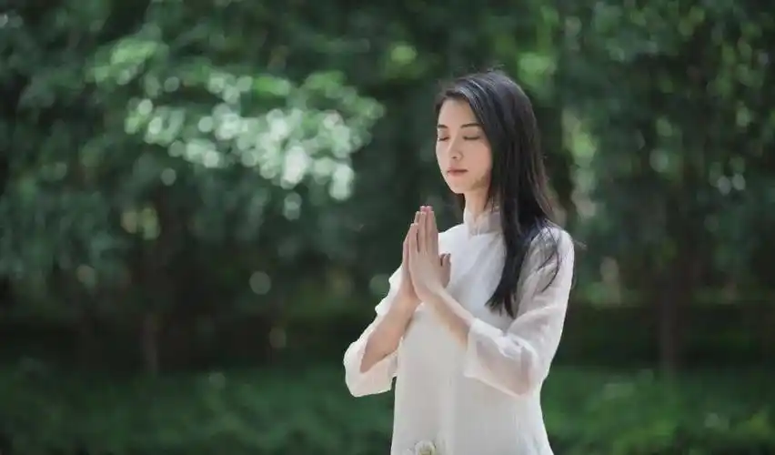 仓央嘉措问佛8句太美了