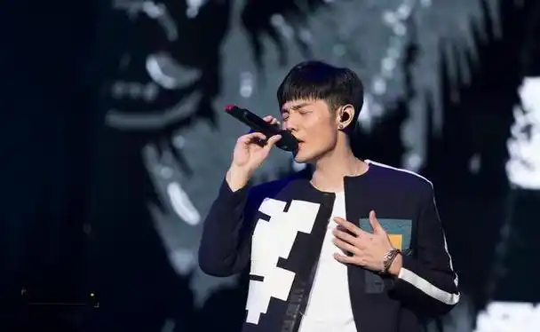 终于吴青峰赚到了李荣浩的钱新歌汪峰味十足