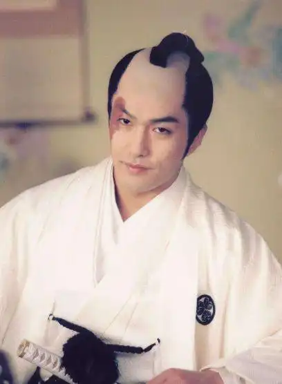 将中间的头发剃掉,宛如地中海,古代日本男子为何流行这样的发型