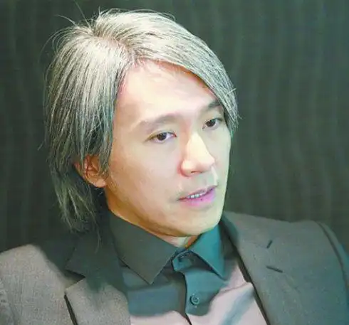 周星驰与17岁落选港姐约会?被曝不留聊天记录不准对方拍照录音