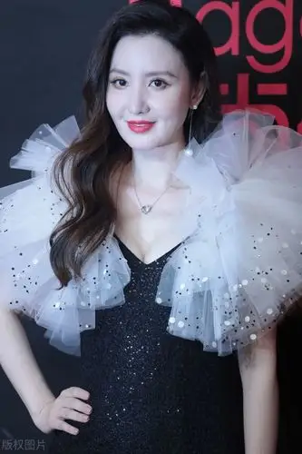 张萌身材微胖了看起来更漂亮了