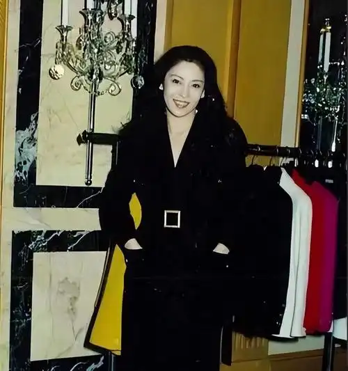 向太陈岚的风云往事:她的传奇人生,令所有港星都害怕_腾讯新闻