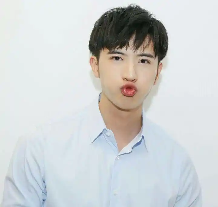 嘟嘟嘴,你的霸道总裁范儿去哪了?徐可爱