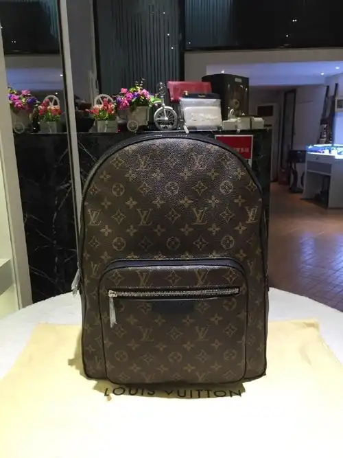 全新lv经典老花josh双肩包 线条明快流畅 . 来自yuki-兴奢汇 - 微博