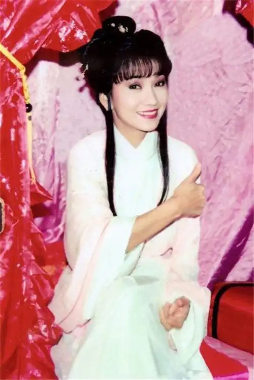 新白娘子传奇赵雅芝十套衣服清丽出尘哪个最美