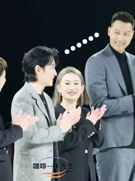 朱一龙超话  朱朱啊,这2米多的身高,我们看看就好啦,真的  乖啊,乖宝