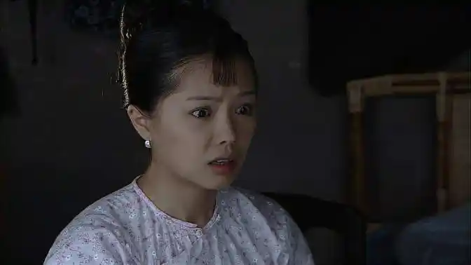 围屋里的桃花:春丫去厨房偷馒头,一转身发现药没了,顿时慌了神-影视综