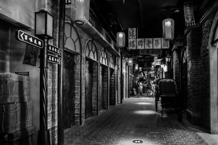 穿越时空,惊现深藏在陆家嘴地下二层的上世纪三十年代老上海……(黑白