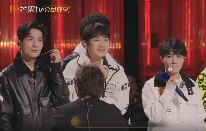 韩红周深的不同排练态度惹争议,谁对谁错?