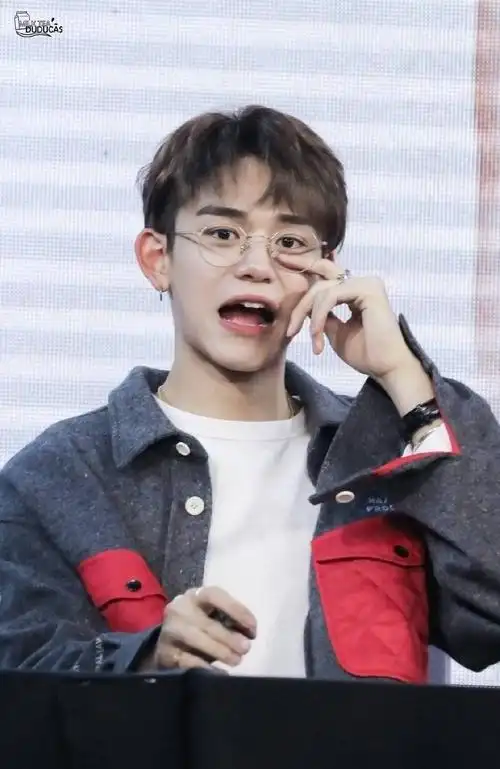 入坑以后经常被黄旭熙的兔牙可爱到宝坨的兔牙真的超级可爱