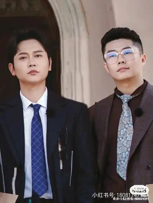 小白拉线周九良是周氏总裁,但总裁也要工作.