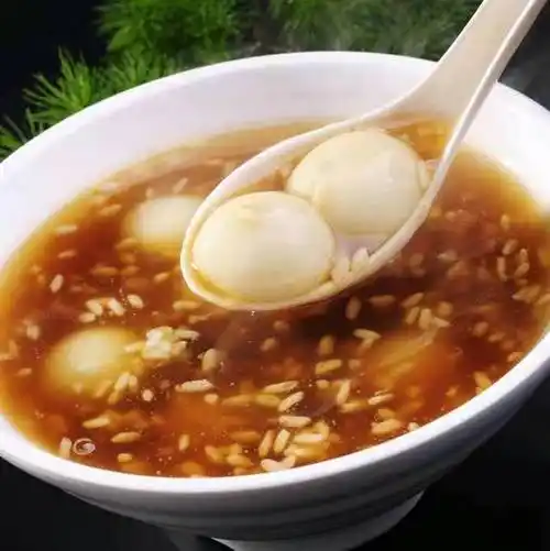 红糖甜酒汤圆图片
