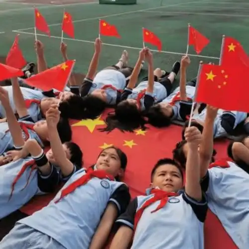 向国旗敬礼是今天最美的风景