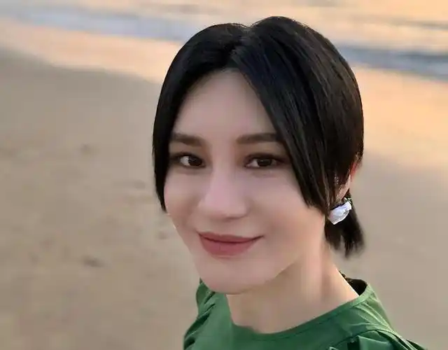 40岁尚雯婕晒敷面膜自拍照肤白貌美显年轻与过去相比判若两人