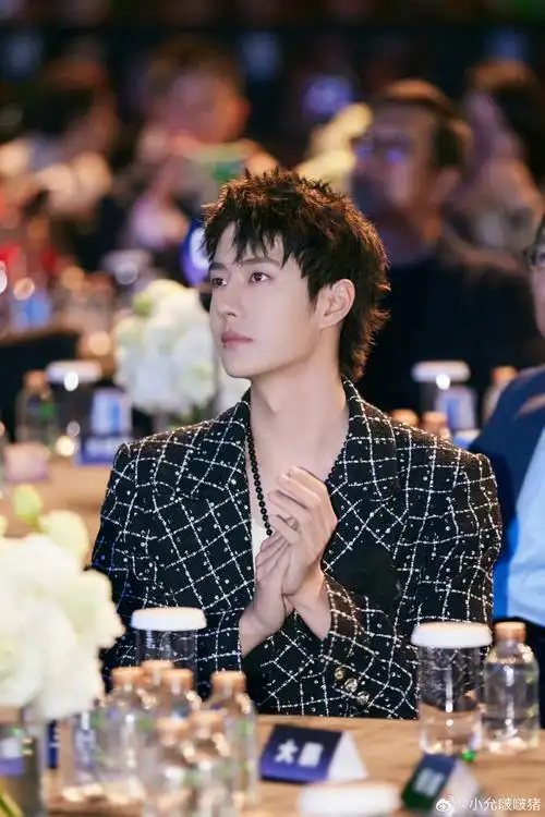 王一博超话#王一博#在未来不见的日子里,祝你们,早安 ,午安,晚安@uniq