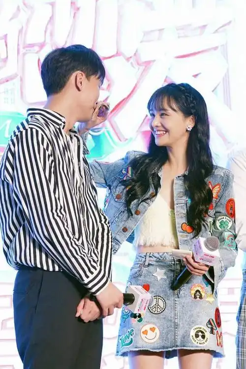 郑爽张恒最后同框画面曝光爽妹子边抽烟边训斥孩子爸表现好卑微