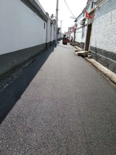 李村街道铺柏油正式起动