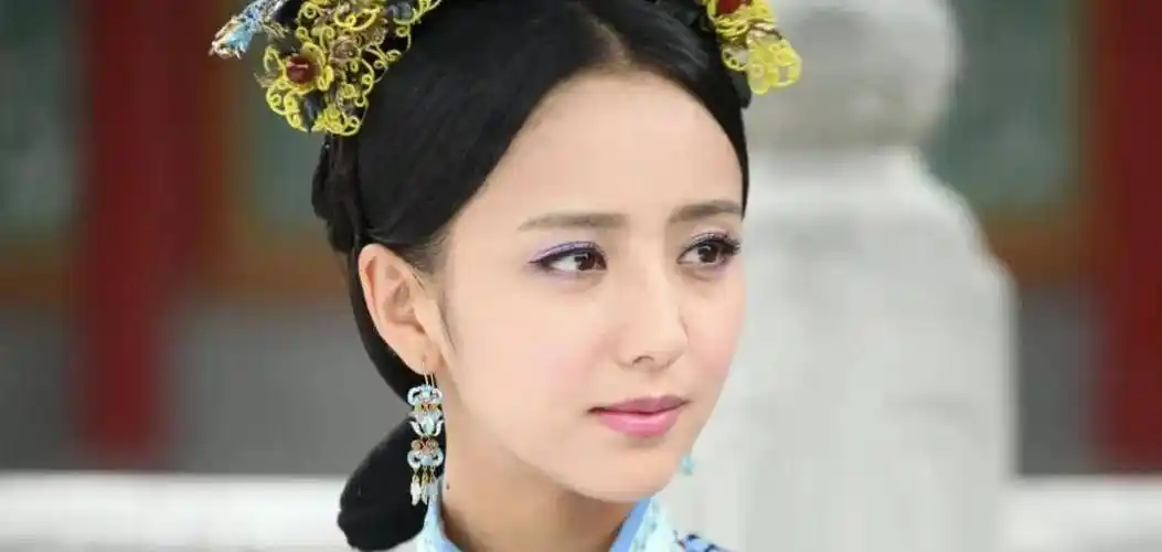 原创40岁佟丽娅现状带9岁儿子阿那亚度假儿子肉嘟嘟好可爱