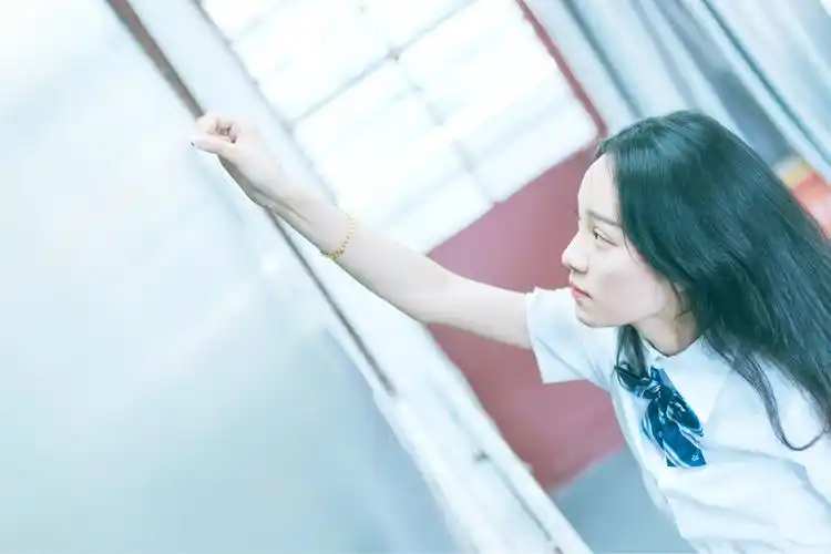 青春·定格_人像_poco摄影,大学,教室,校园风,小清新