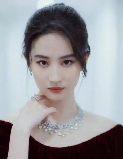 刘亦菲摩纳哥写真曝光,东方美人与西方异域风情融合,仙女本尊!