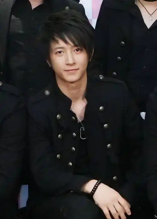 韩庚称在韩国当练习生时曾抑郁:每日20多小时训练,练到骨折_儿子_偶像