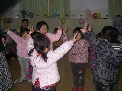 许多鱼,水里游,快快乐乐做朋友