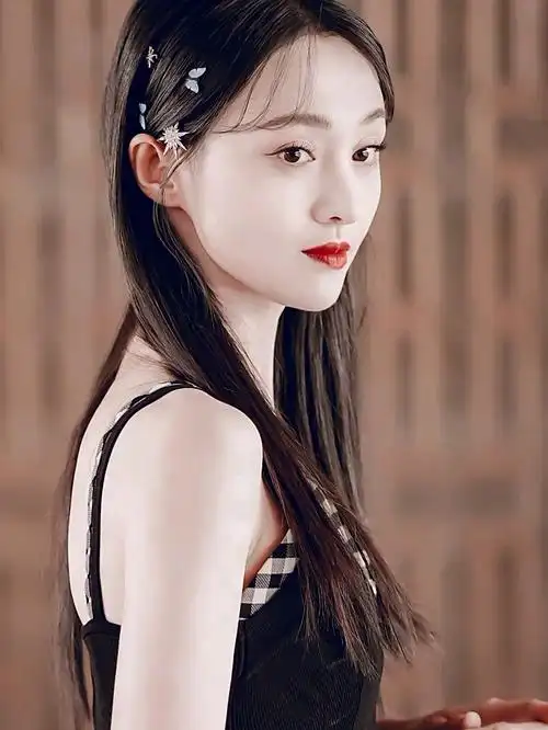 流星雨中的郑爽在大家心目中一直是小仙女的形象,整容之后却没有了