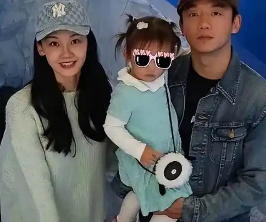 三伏天穿卫衣长裤遮孕肚|郑恺|霍启刚|苗苗(演员)_网易订阅