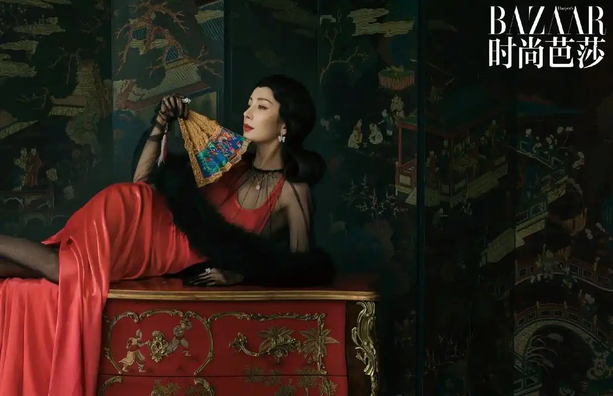 杨幂 时尚芭莎二月刊来了,请大家欣赏 #颜值 - 抖音