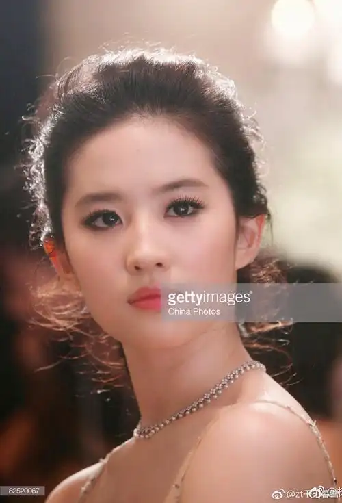 刘亦菲 2008年8月22日,刘亦菲首次出席时… - 堆糖,美图壁纸兴趣社区