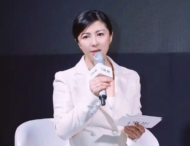 上海主持人陈蕾50岁秘密离婚,改嫁帅气教授,林栋甫李泉现身婚礼