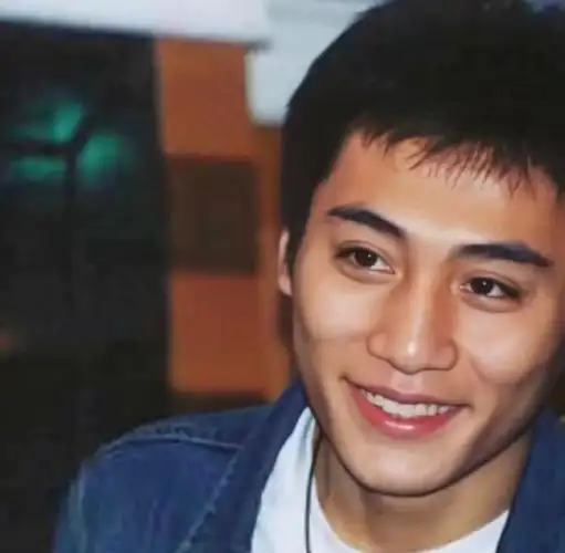 年轻时期的刘烨#天生自带忧郁气质的刘烨,小鹿般的眼睛狠狠怜爱了,他