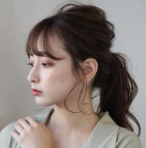 刘海两侧的头发才是关键剪对了脸看起来小很多