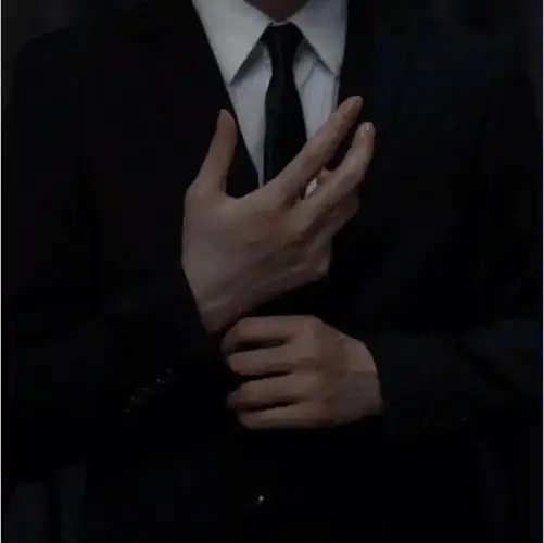 青叔  #西装暴徒  #头像分享  #头像分享  #御姐 #黑白头像  #部位