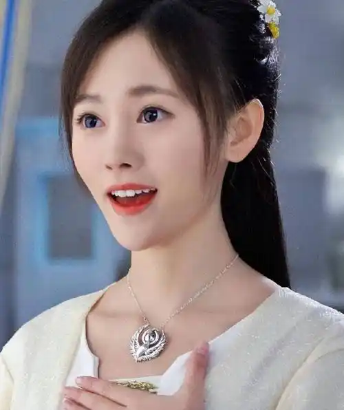 原创年纪相仿的鞠婧祎和郑合惠子差距一个天上一个地下