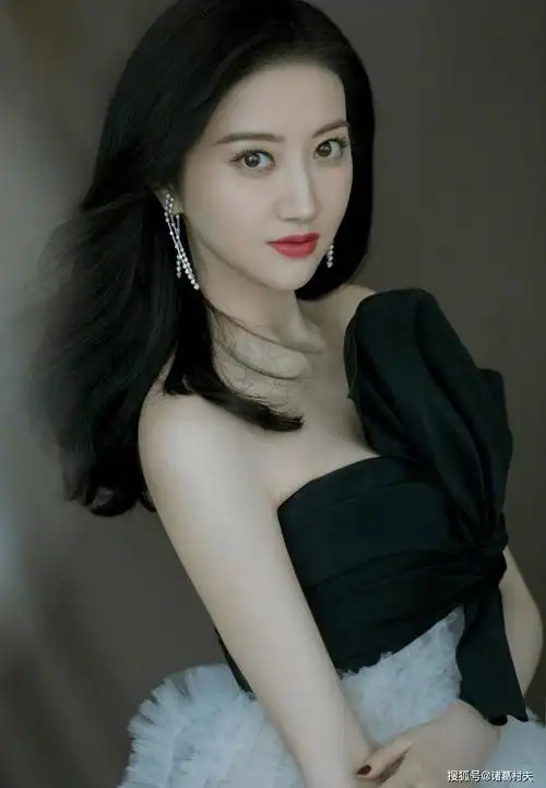 景甜写真赏:34岁恢复单身,身材饱满傲人狠性感!_观众_魅力_梦想