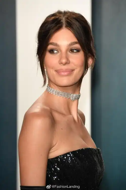 29卡米拉莫罗尼名利场在洛杉矶举办奥斯卡派对camilamorrone穿着黑色