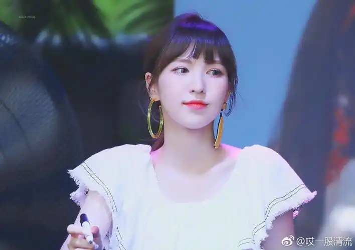 redvelvetwendy展露光芒让人挪不开视线powerup美貌