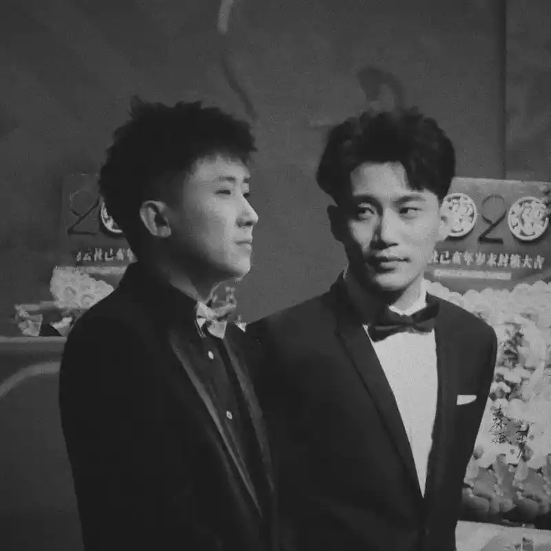 尚九熙何九华 #熙华  三更半夜一位头花(绝对不是我)不睡 - 抖音