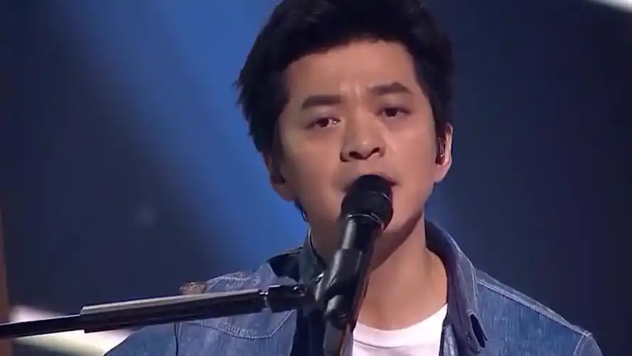 李健现场演唱《等你下课》,周杰伦古筝伴奏,网友:琴瑟和鸣!