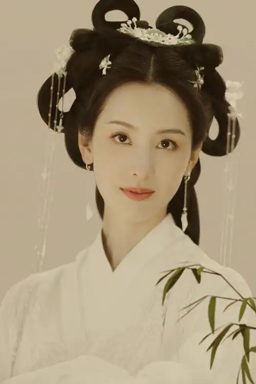 陈都灵竹林古装写真巧笑倩兮美目盼兮竹林深处翩翩起舞