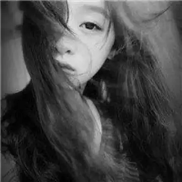 黑白颓废伤感女生