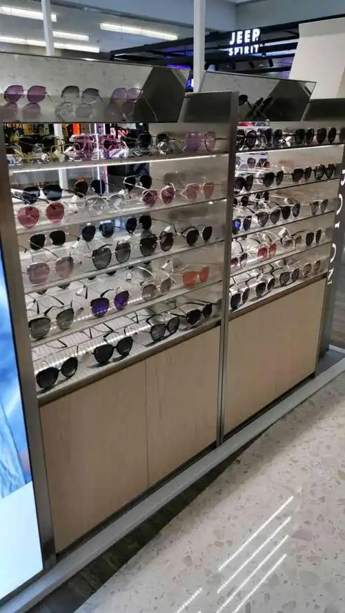 暴龙眼镜(勒泰店)-"暴龙态度很专业热情,有问必答,回复也很快.