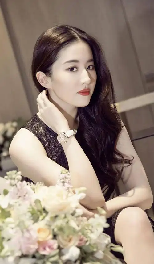 刘亦菲:娇美的神仙姐姐,性感妖媚起来更加动人