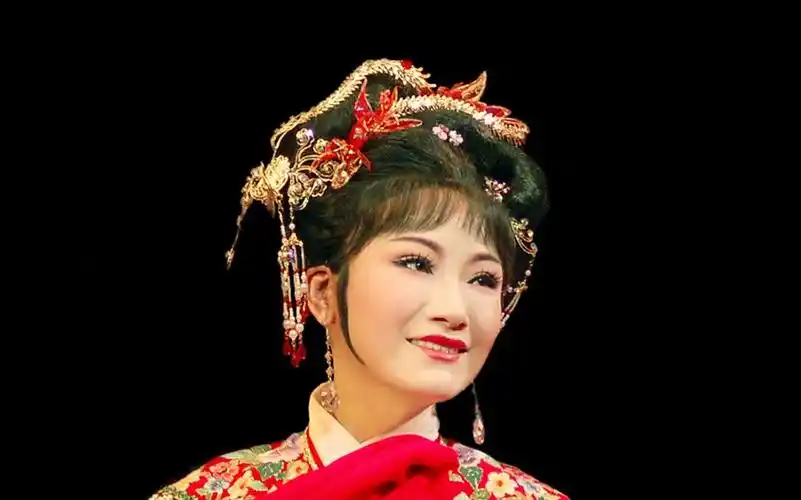 王志萍用中英日三种语言演唱越剧《打金枝》