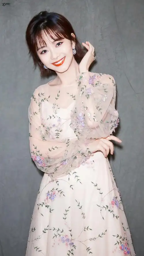 真敬佩谭松韵的时尚造型超百变,优雅淑女或霸气总裁皆吸睛 - 简书