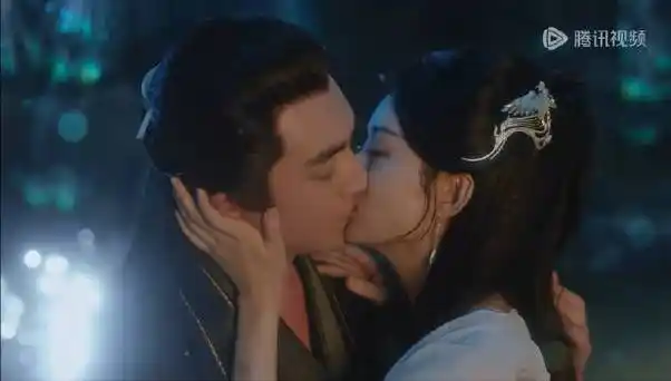 与凤行##赵丽颖林更新吻戏